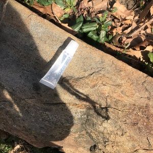 Lipgloss so shiny in your lips fell so smooth